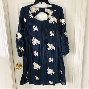 ECI navy embroidered floral pleaded keyhole back mini dress Size medium